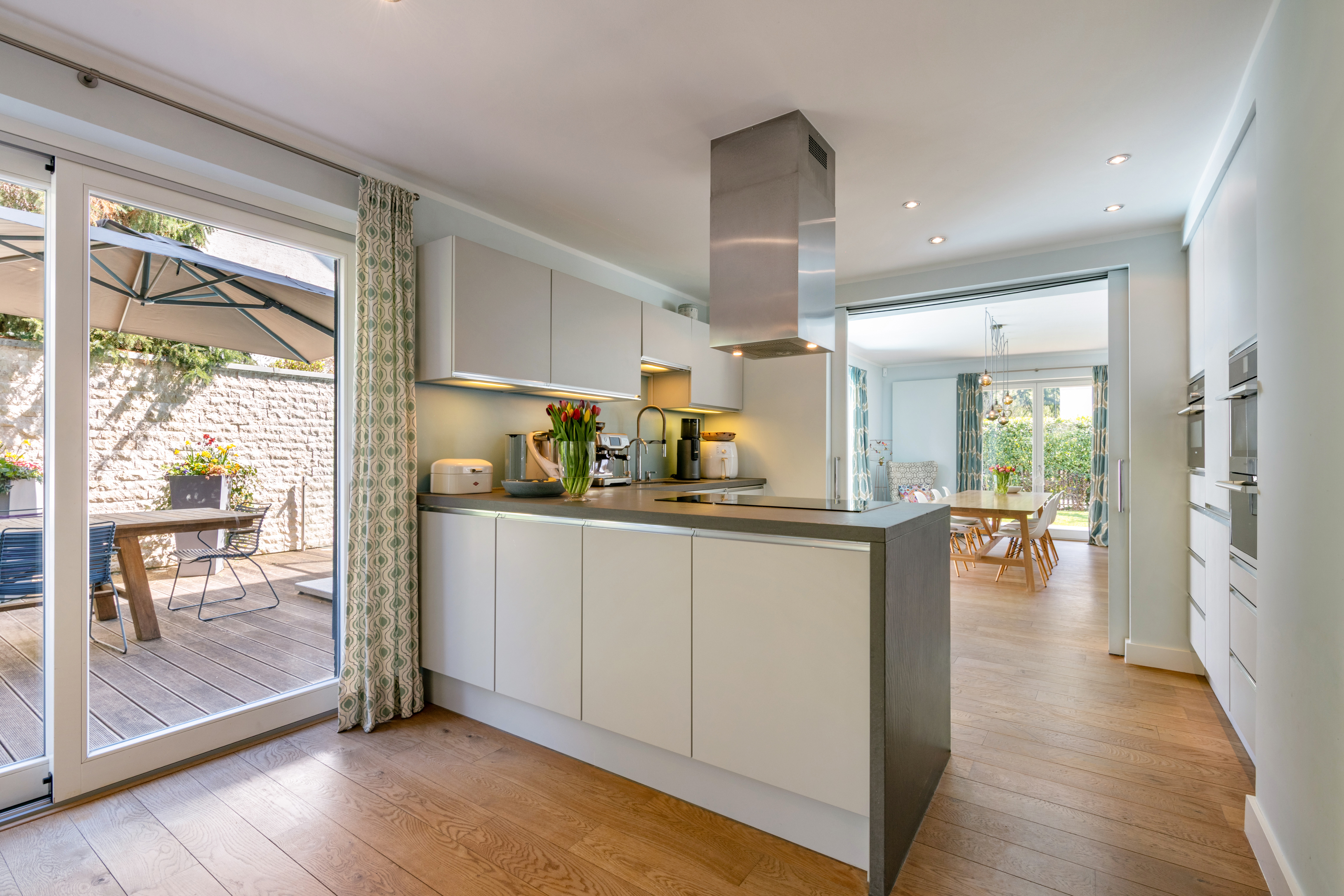 5 Bedroom Single Family Home/House's Image 3