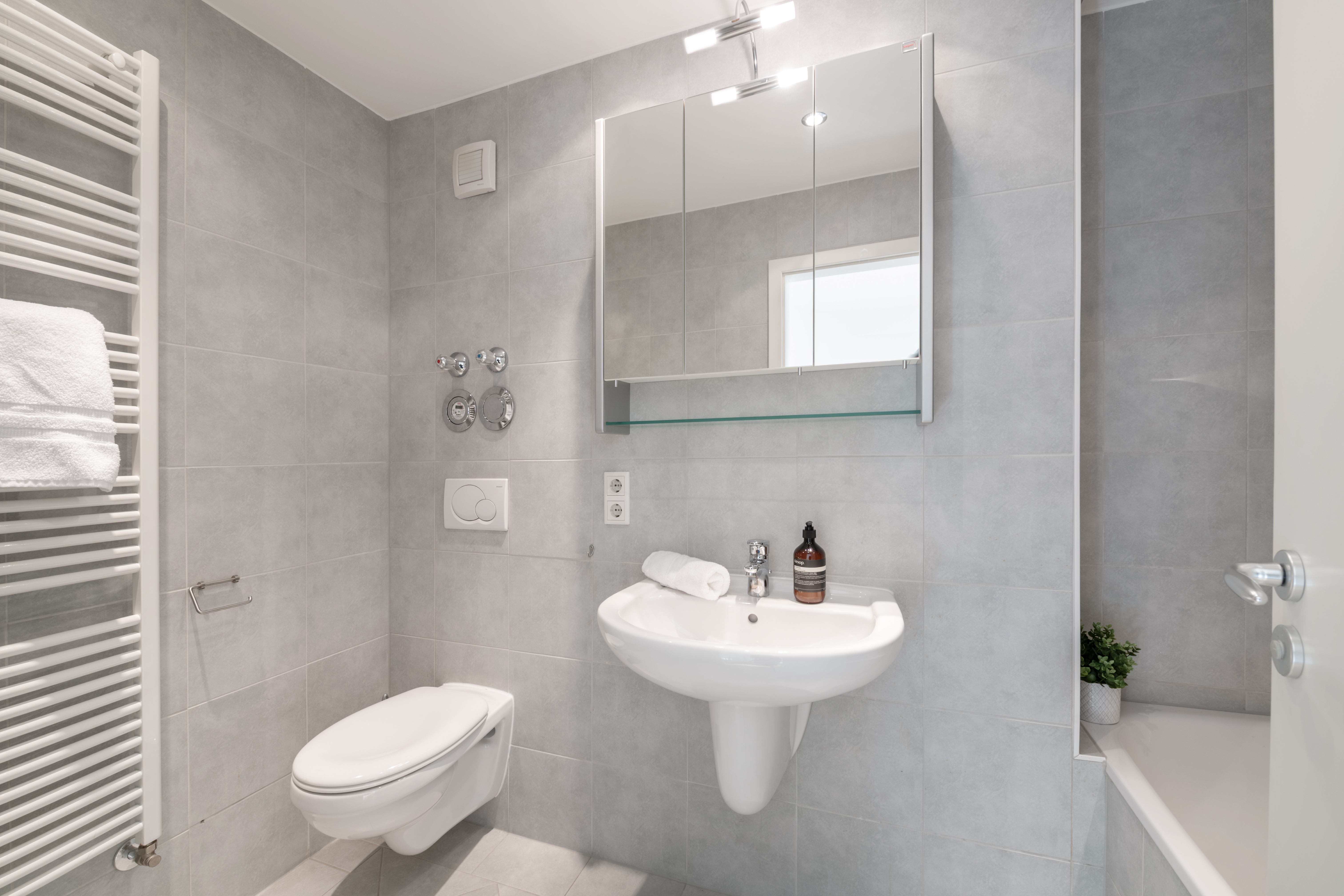 3 Bedroom Apartment/Flat's Image 4