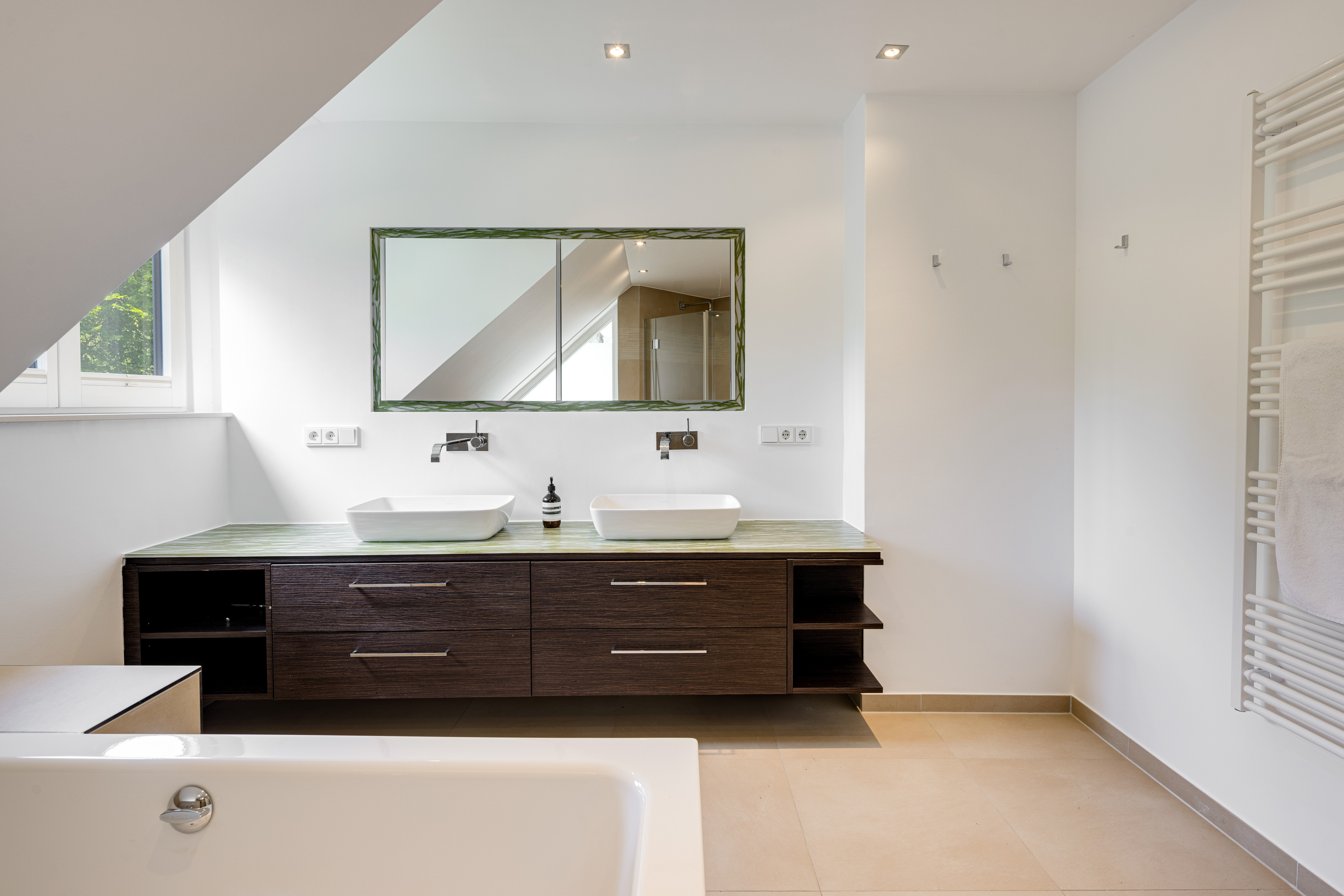 5 Bedroom Single Family Home/House's Image 5