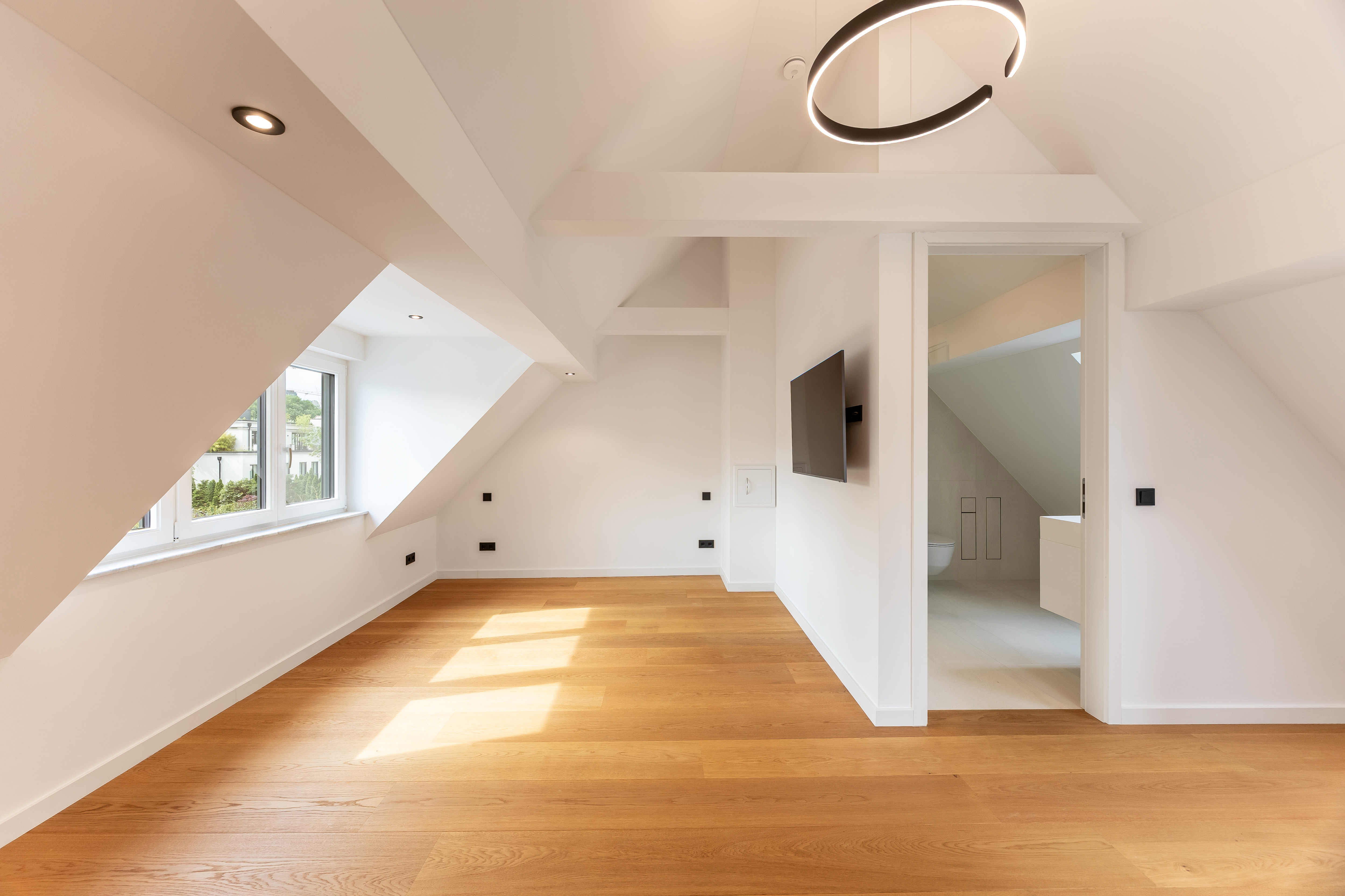 2 Bedroom Other's Image 5