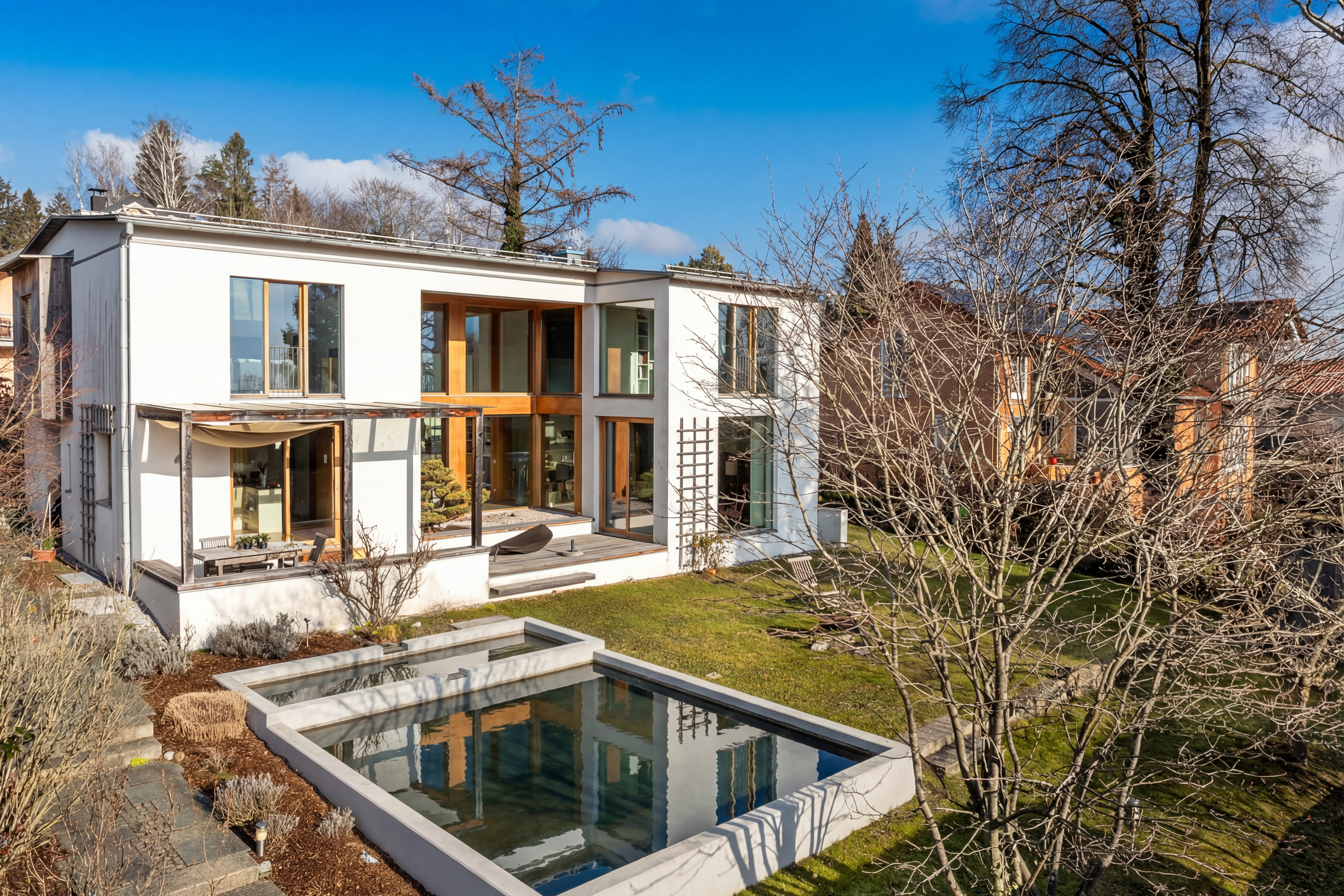 5 Bedroom Single Family Home/House's Image 3
