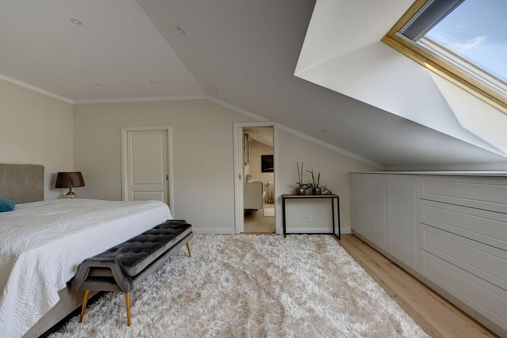 Modernes Zuhause mit offenem Kamin in Grünwald - Bild 8