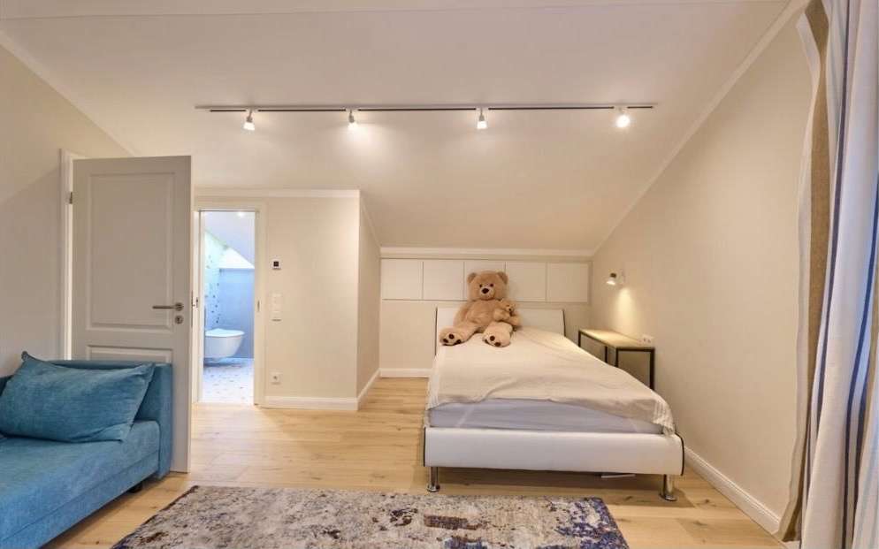 Modernes Zuhause mit offenem Kamin in Grünwald - Bild 11