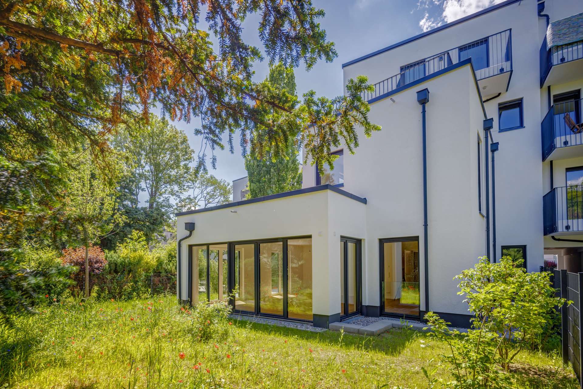 Bezugsfertige Familienwohnung mit großem Garten - Bild 1