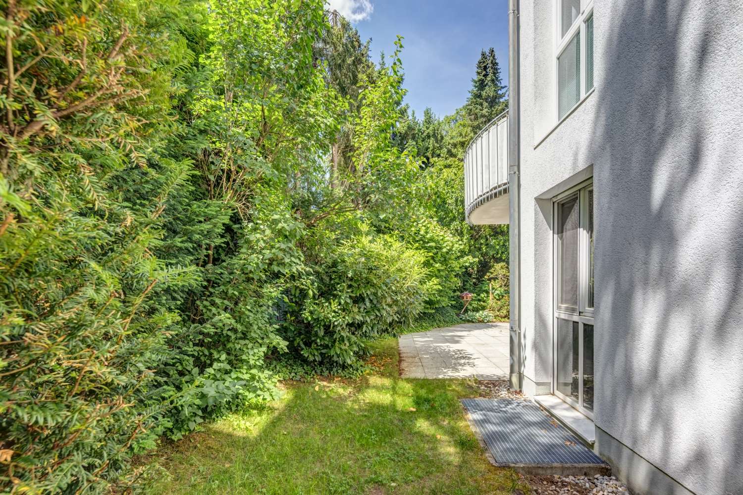 Lichtdurchflutete Gartenwohnung mit Kamin und privatem Garten – provisionsfrei - Bild 17