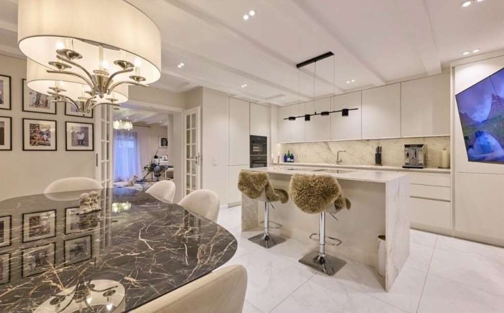 Modernes Zuhause mit offenem Kamin in Grünwald - Bild 2