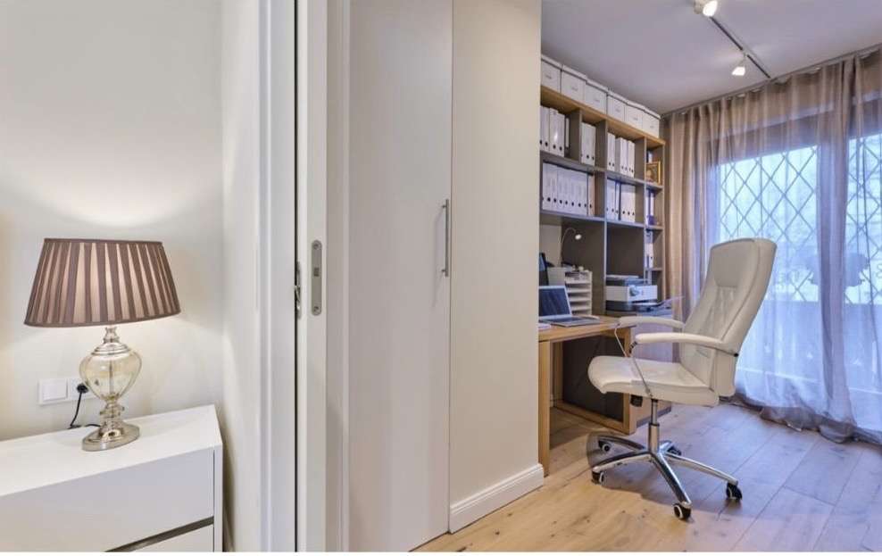 Modernes Zuhause mit offenem Kamin in Grünwald - Bild 9