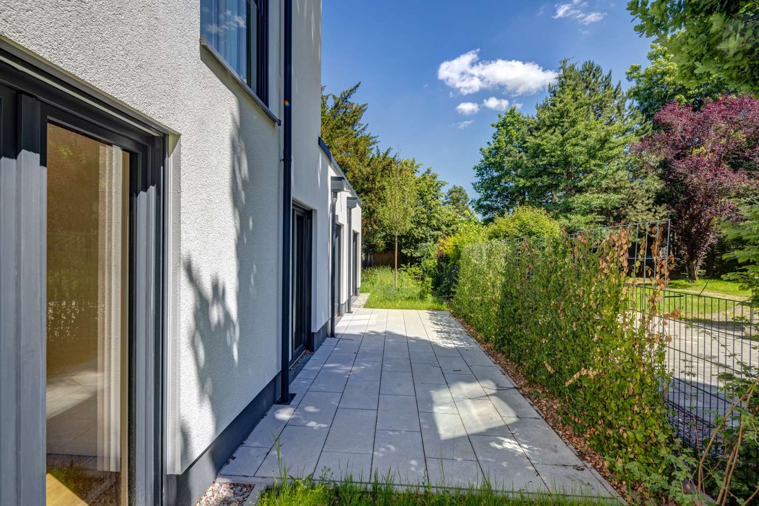 Bezugsfertige Familienwohnung mit großem Garten - Bild 9