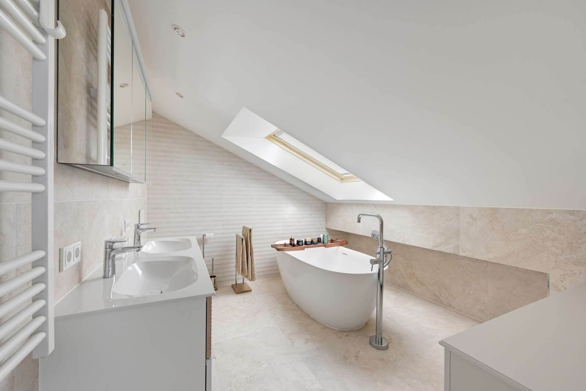 Modernes Zuhause mit offenem Kamin in Grünwald - Bild 10