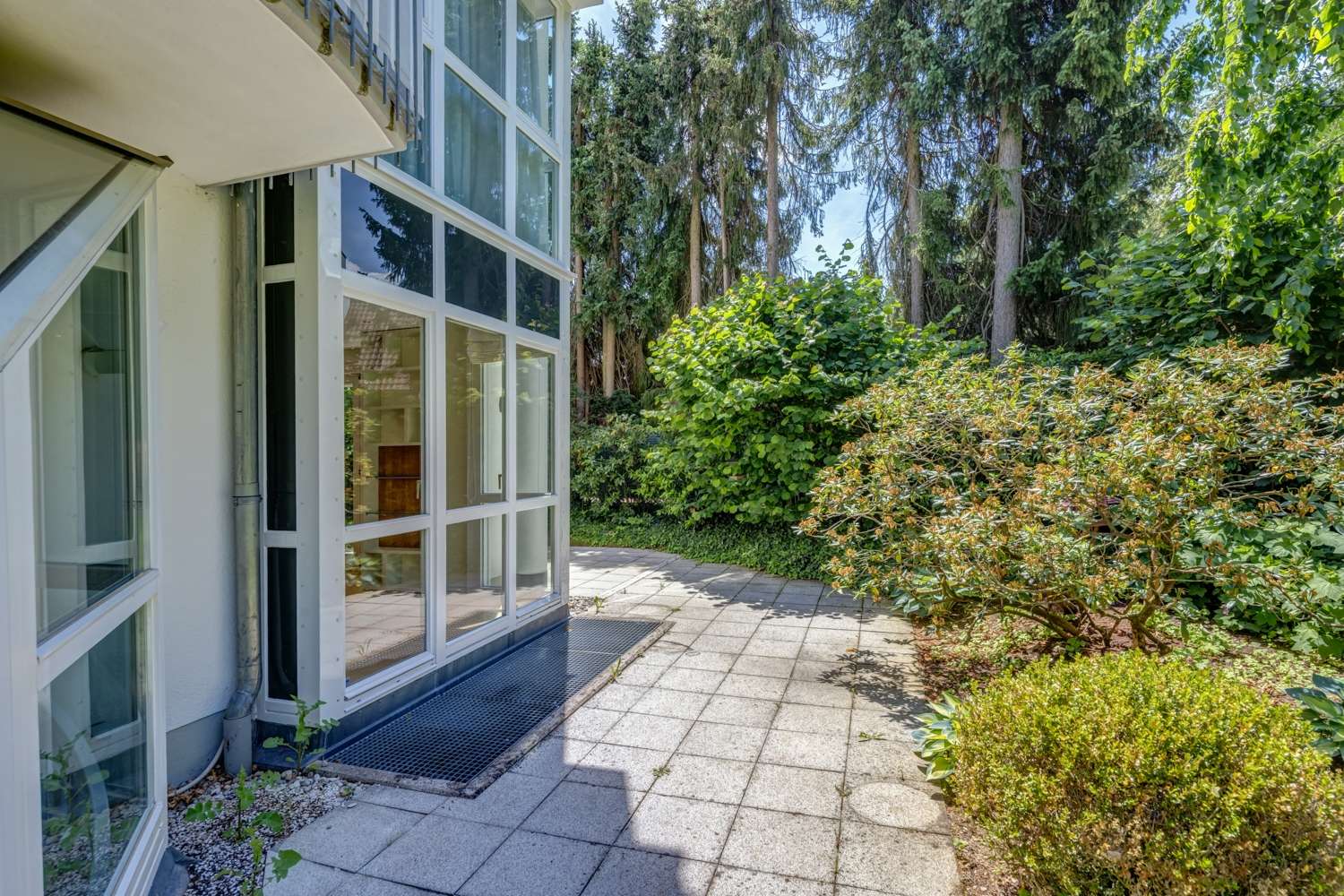 Lichtdurchflutete Gartenwohnung mit Kamin und privatem Garten – provisionsfrei - Bild 16