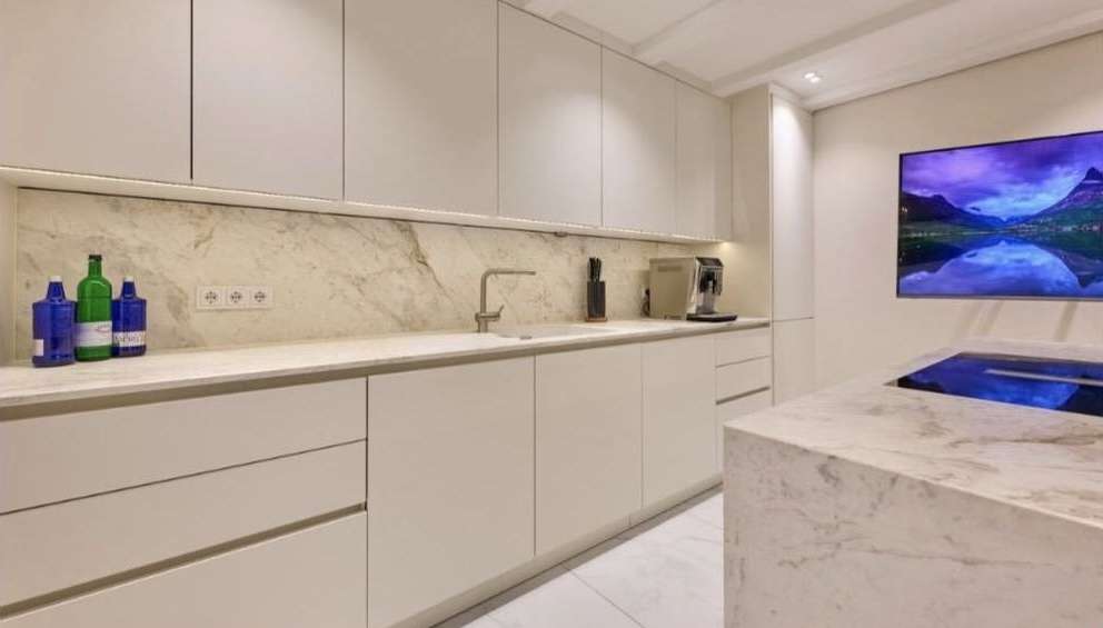 Modernes Zuhause mit offenem Kamin in Grünwald - Bild 3