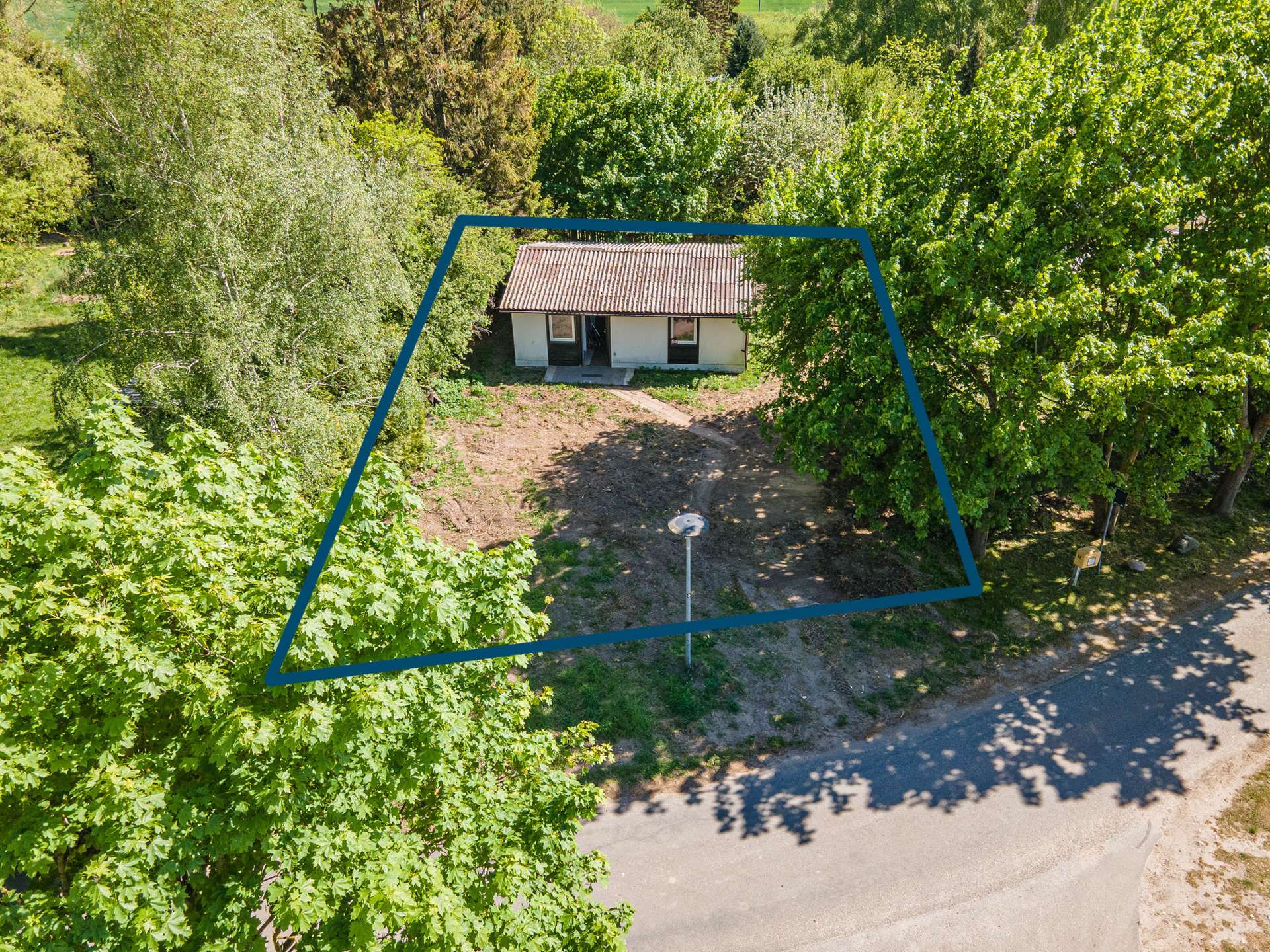 Bungalow sanierungsbedürftig oder Baugrundstück