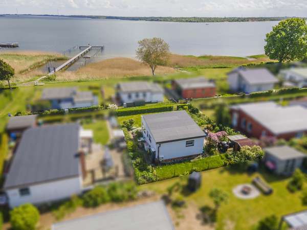 Eigentumsgrundstück mit Ferienbungalow mit Wasserblick in Drigge auf der Insel Rügen