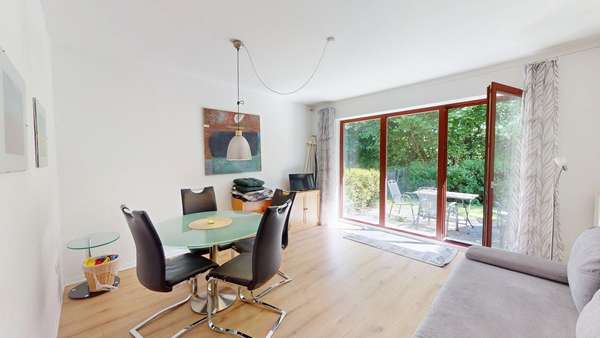 Wohnzimmer mit Essbereich
