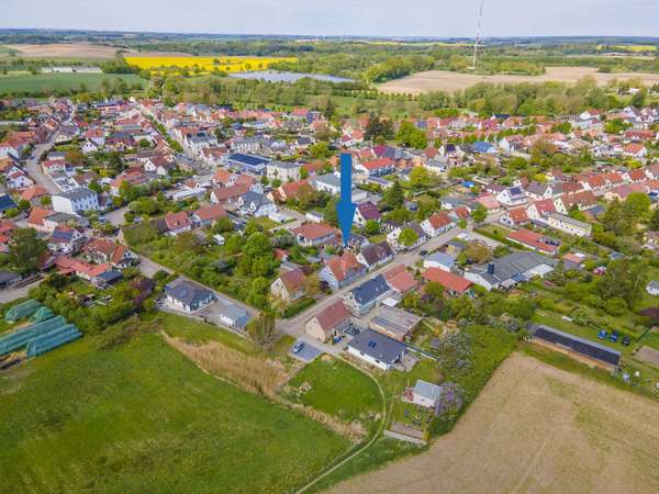 Einfamilienhaus mit Ferienhaus und grünem Garten in Garz