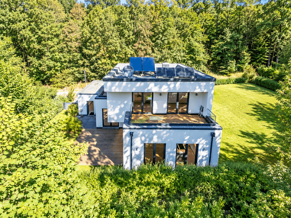 Haus im Grünen aus der Vogelperspektive