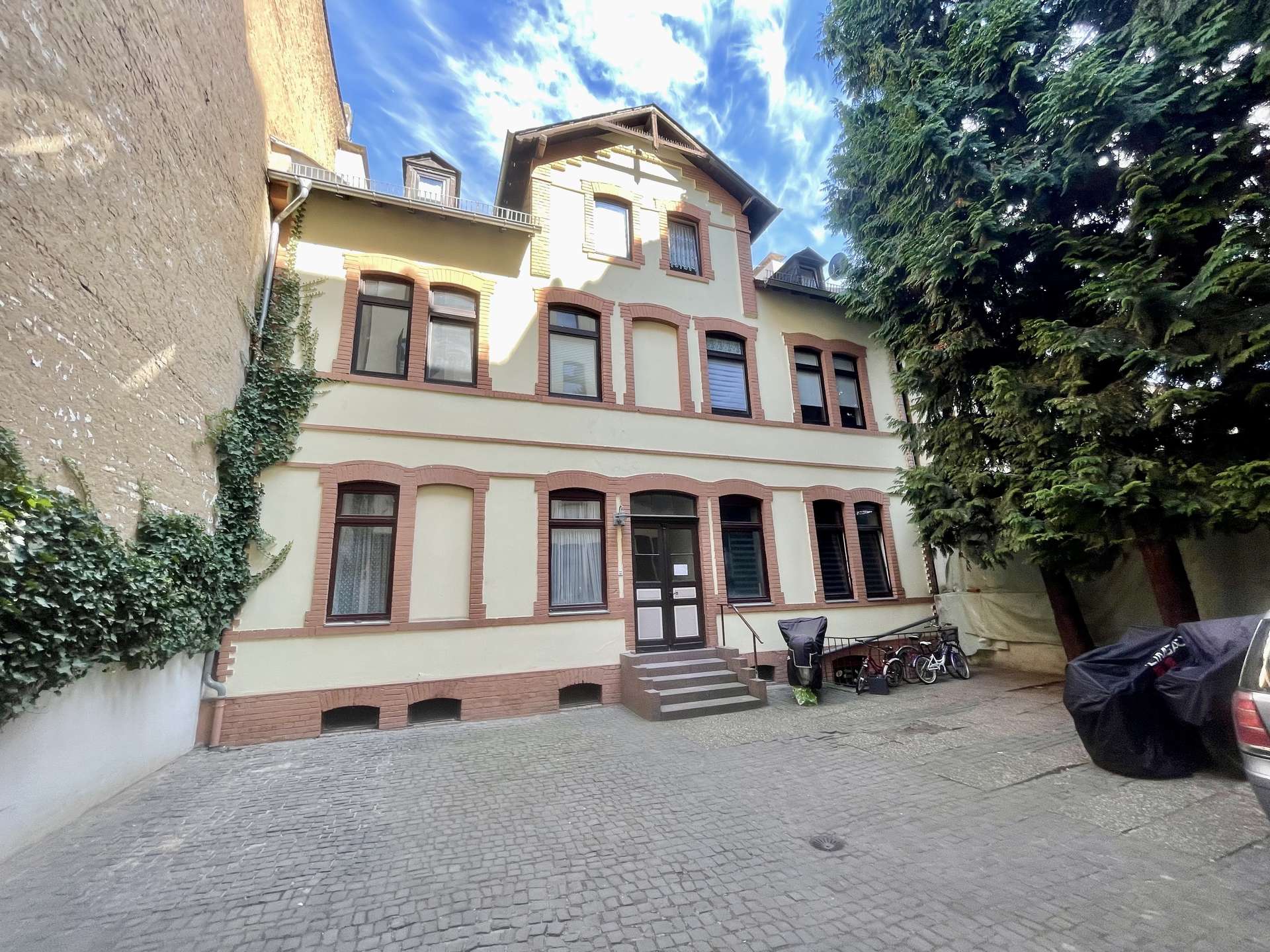 JUNG VON HAUS