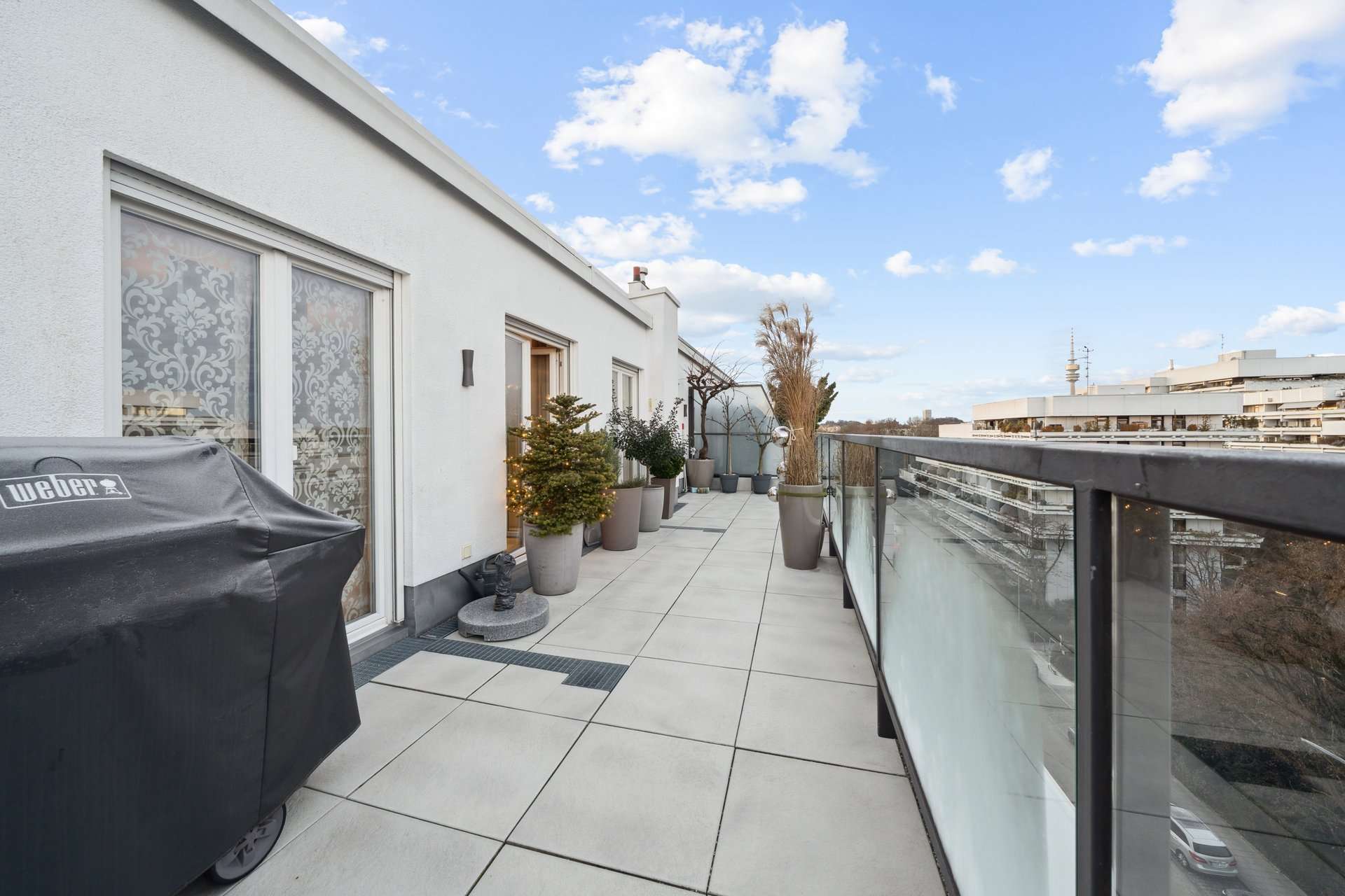 Designwohnung mit Weitblick: Luxus über dem Luitpoldpark mit Alpenblick