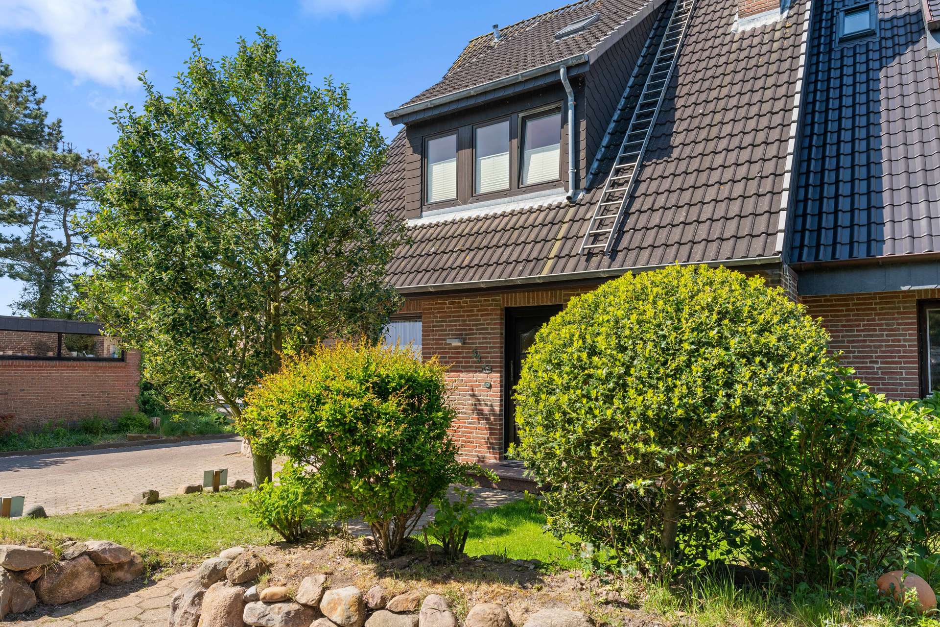 Charmantes Reihenendhaus mit zwei Wohneinheiten nahe der Salzwiesen in Westerland -Realteilung-