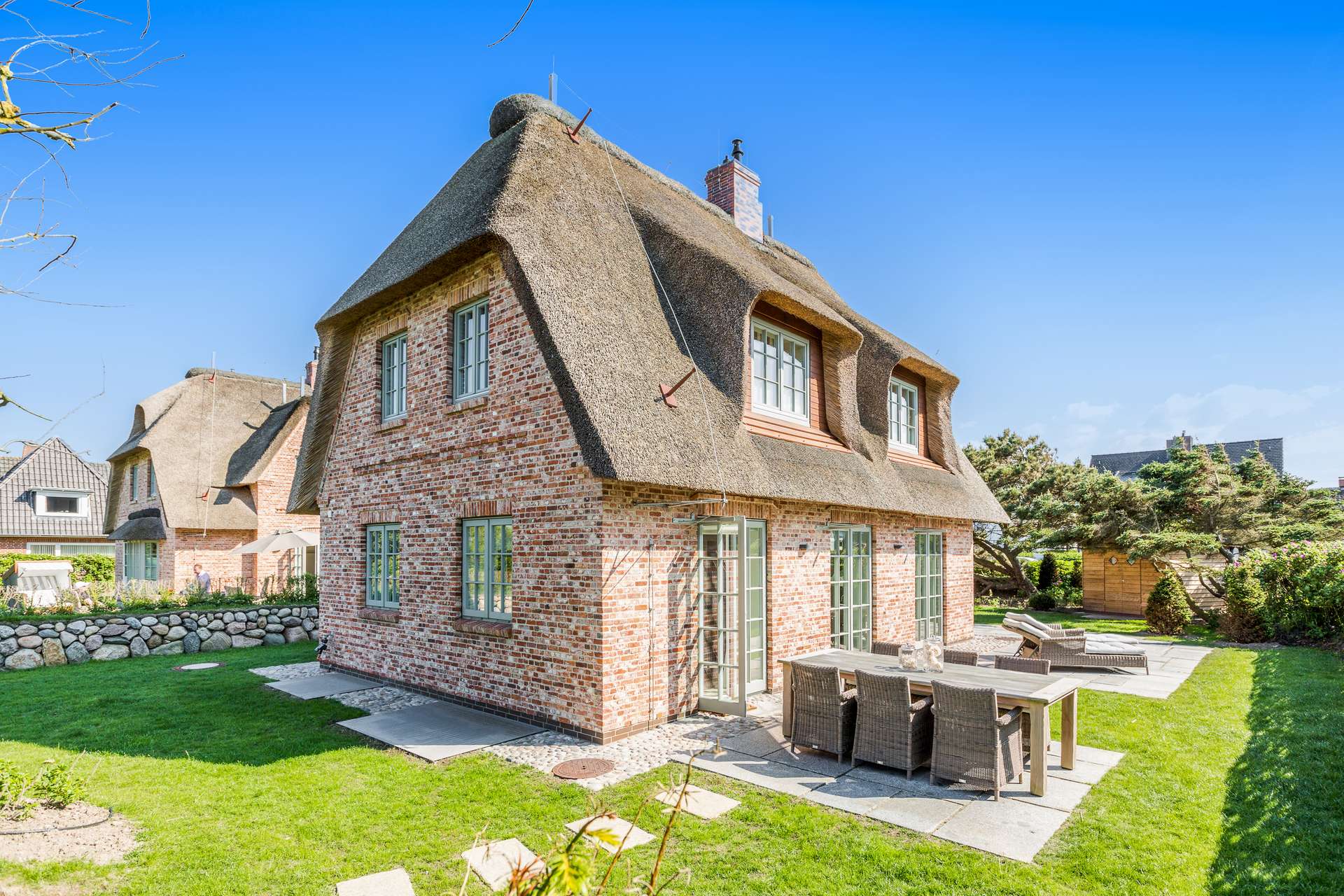 Rarität auf Sylt - Reetgedecktes Einzelhaus in strandnaher Lage von Wenningstedt