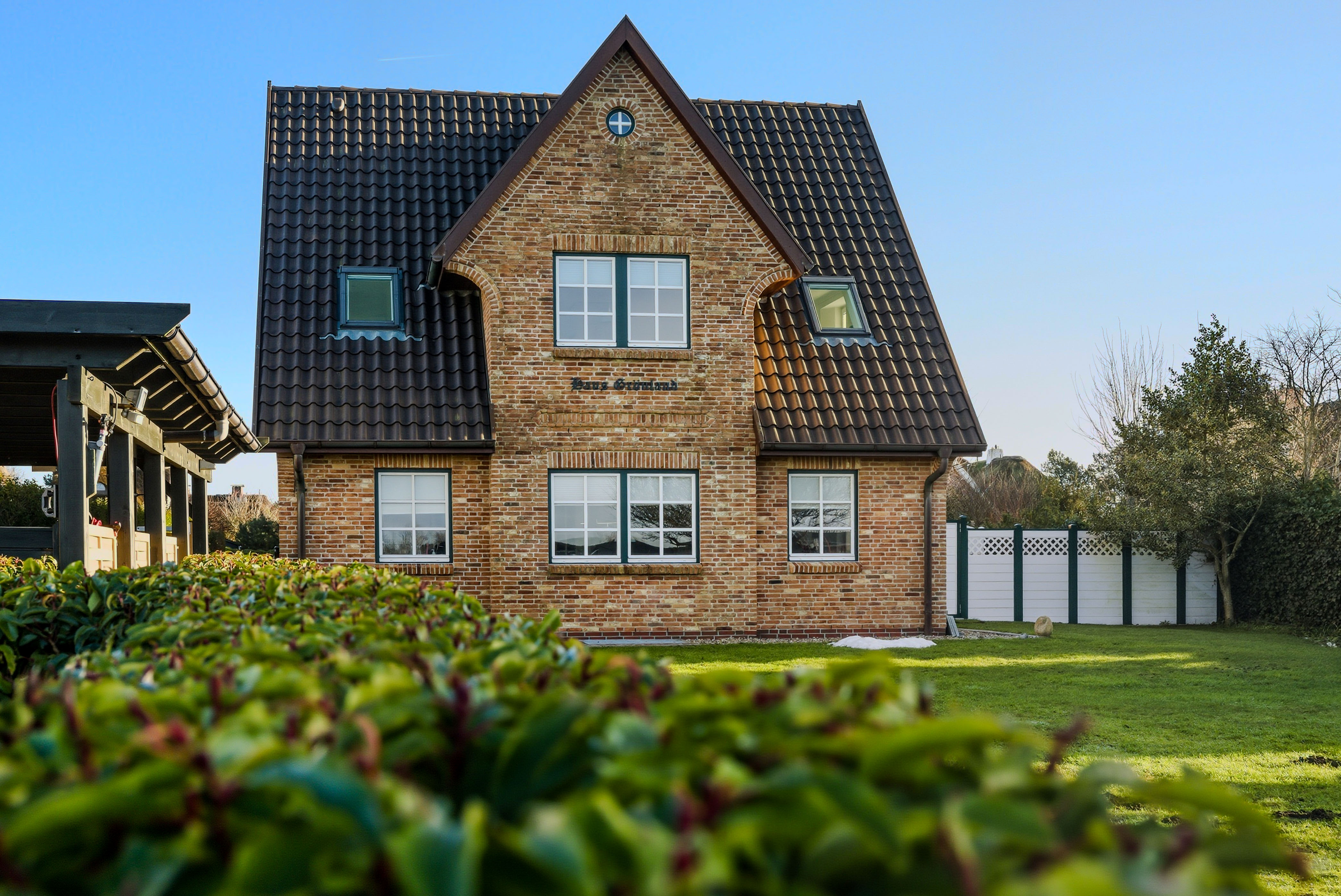 Großzügiges Endhaus mit Carport an den Wiesen von Keitum