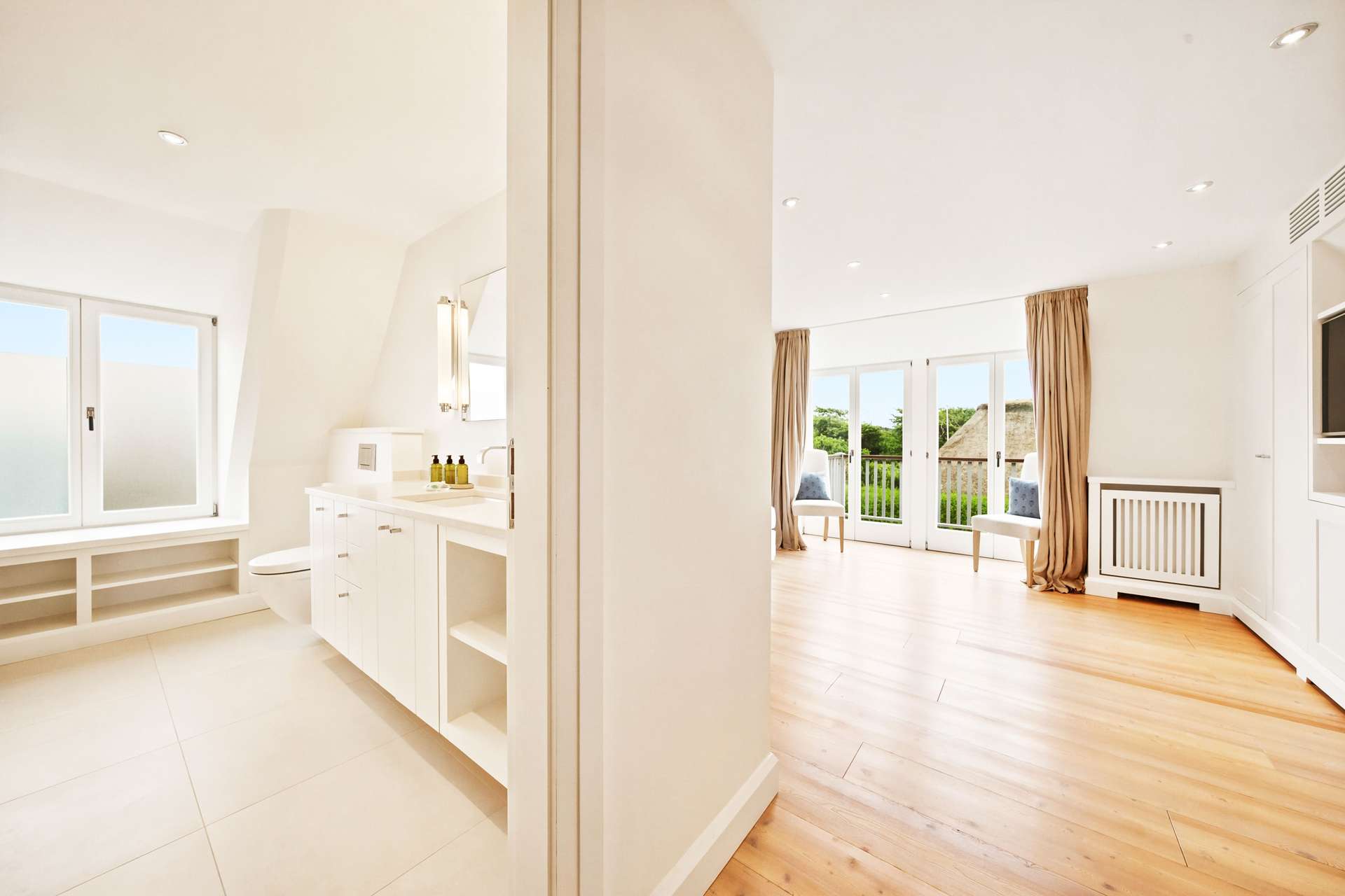 Schlafzimmer 1