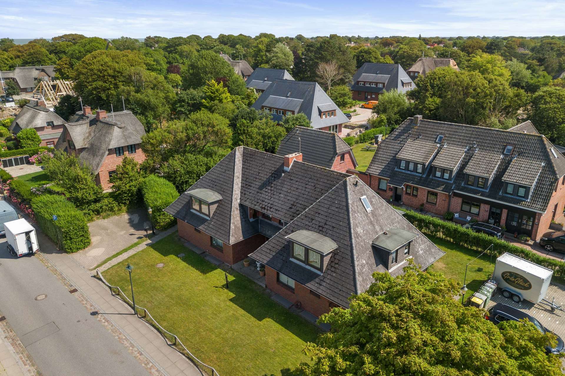 Mehrfamilienhaus in wattnaher Lage von Keitum - Neubaumöglichkeit unter Reet