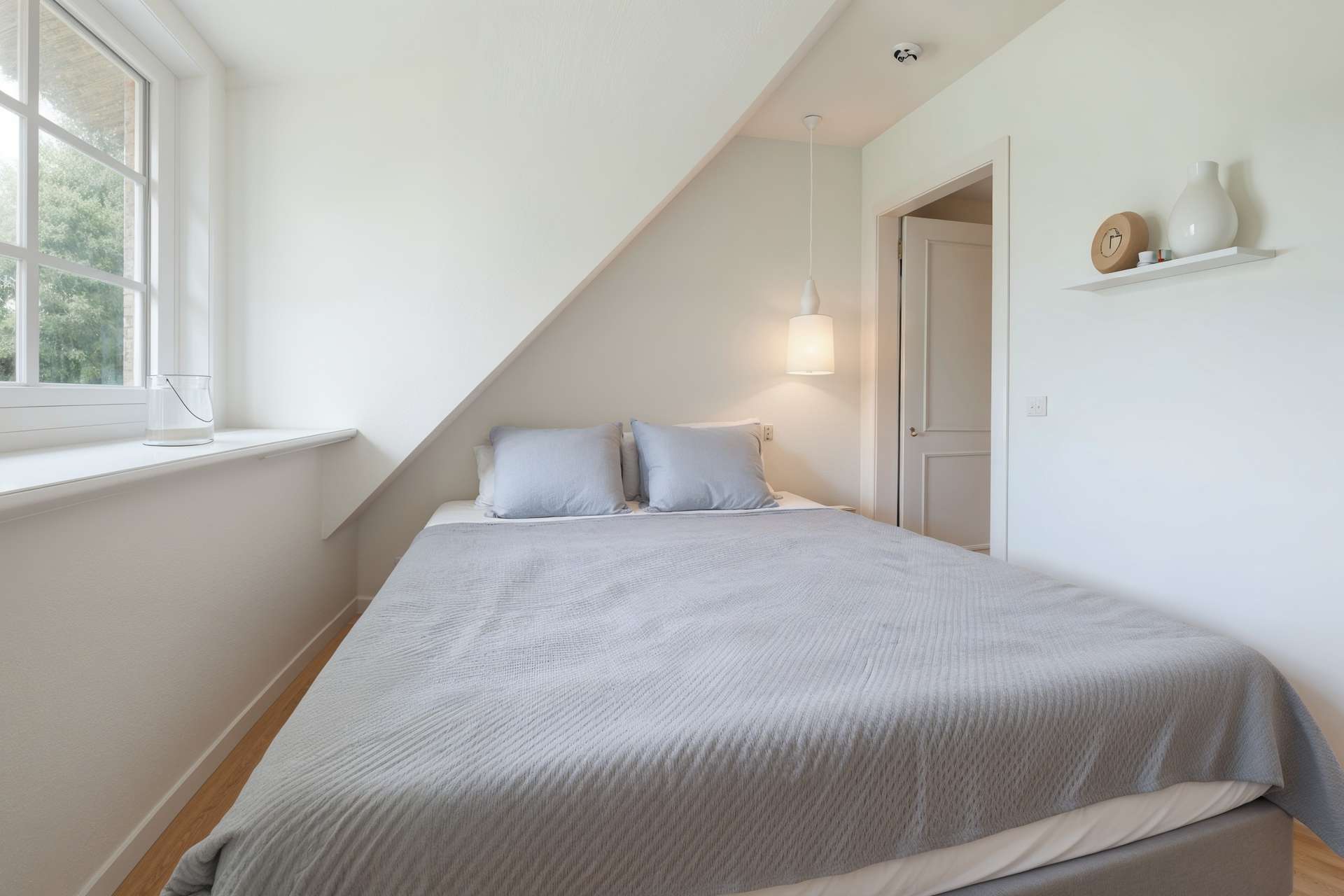 Seltene Gelegenheit unter Reet – Charmante Dachgeschosswohnung mit Gartenplatz in Keitum
