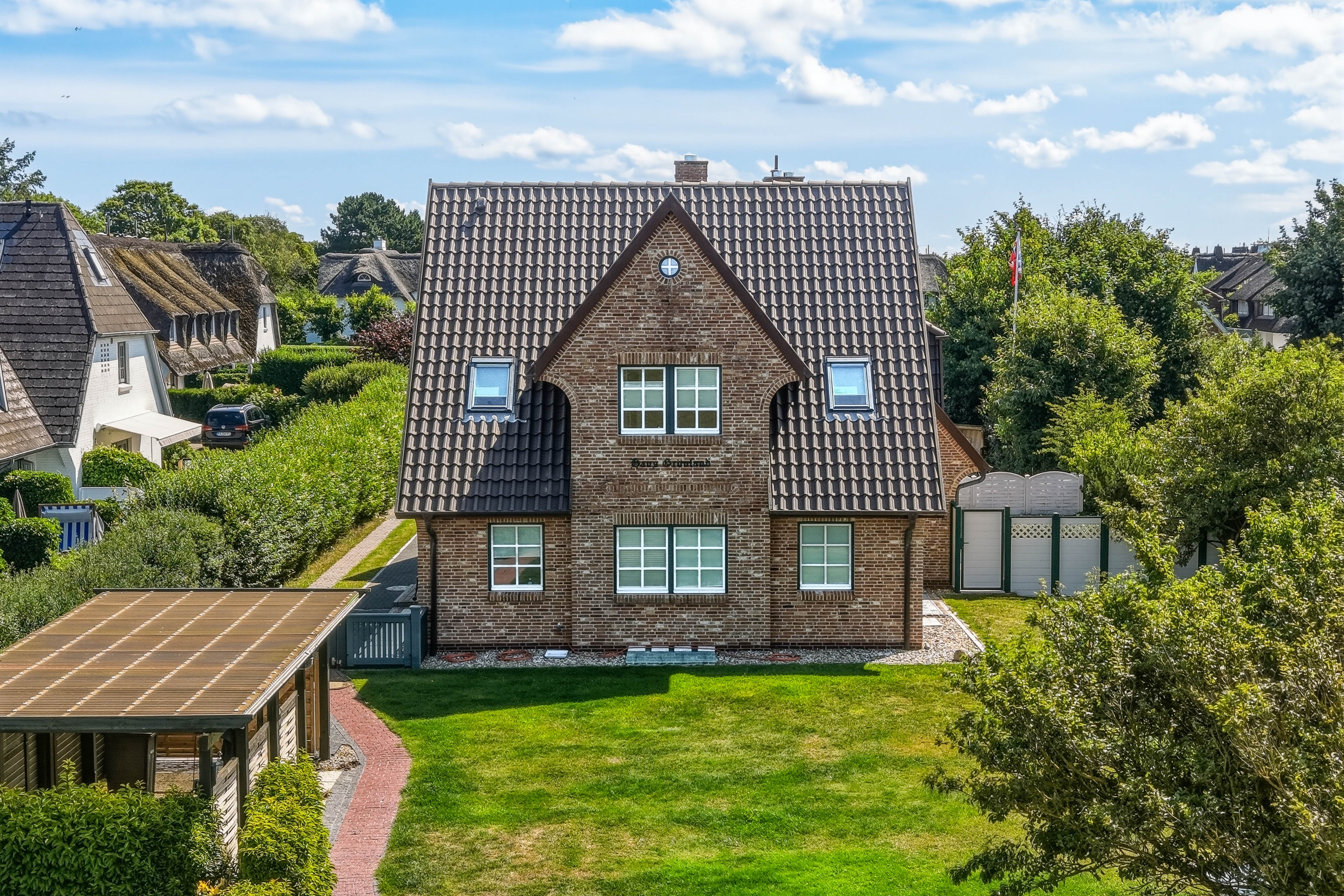 Großzügiges Endhaus im modernen Friesenstil mit Wiesenblick in Keitum