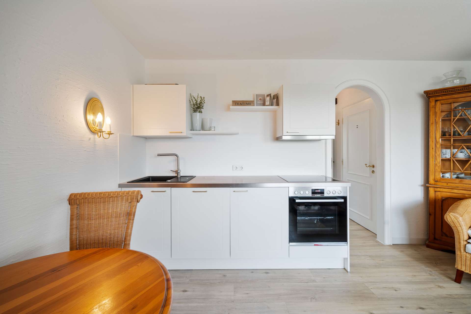Seltene Gelegenheit unter Reet – Charmante Dachgeschosswohnung mit Gartenplatz in Keitum
