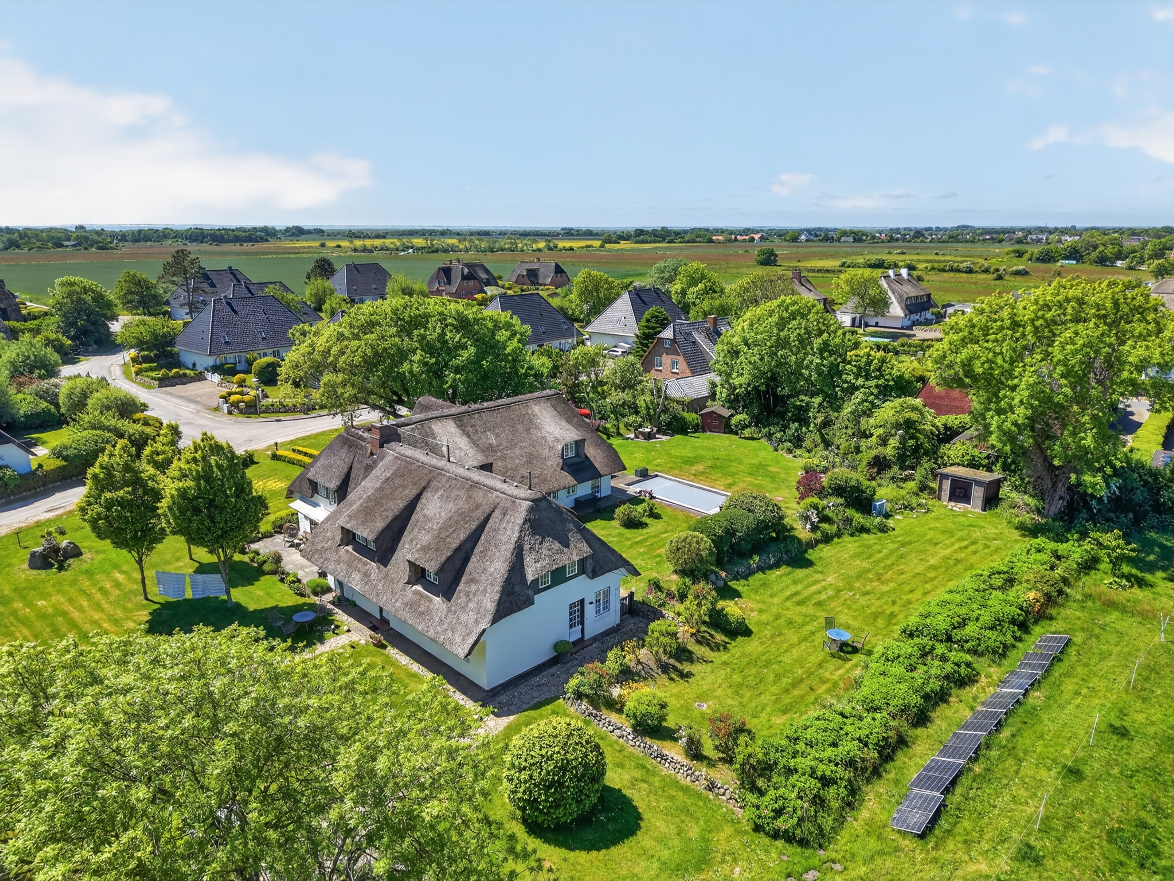 Reetgedecktes Juwel an den Wiesen in ruhiger Lage von Morsum