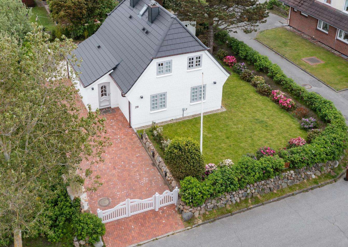 Hochwertig saniertes Einzelhaus in ruhiger Seitenstraße von Wenningstedt - Ferienvermietung