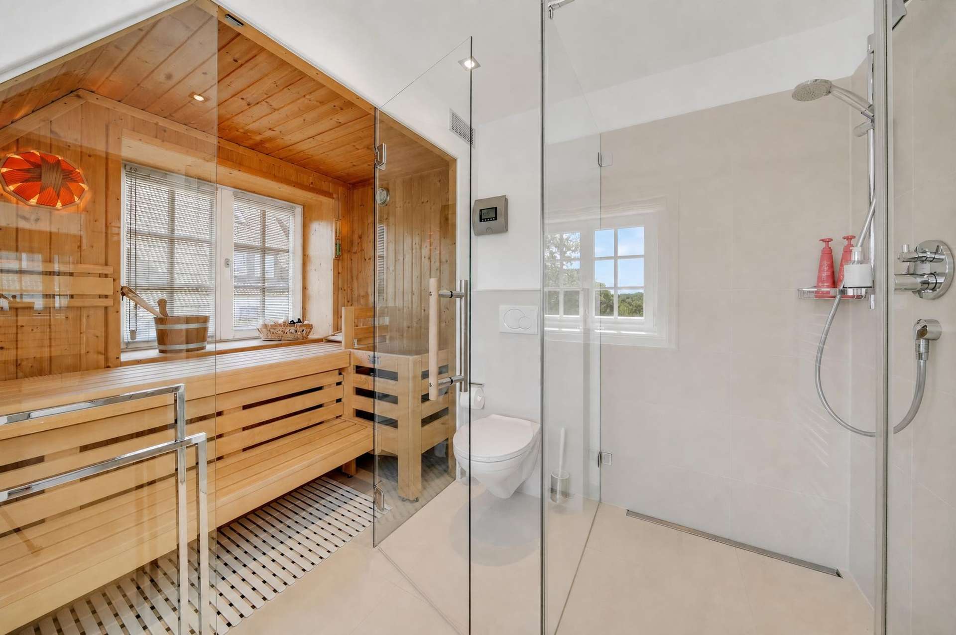 Badezimmer mit Sauna
