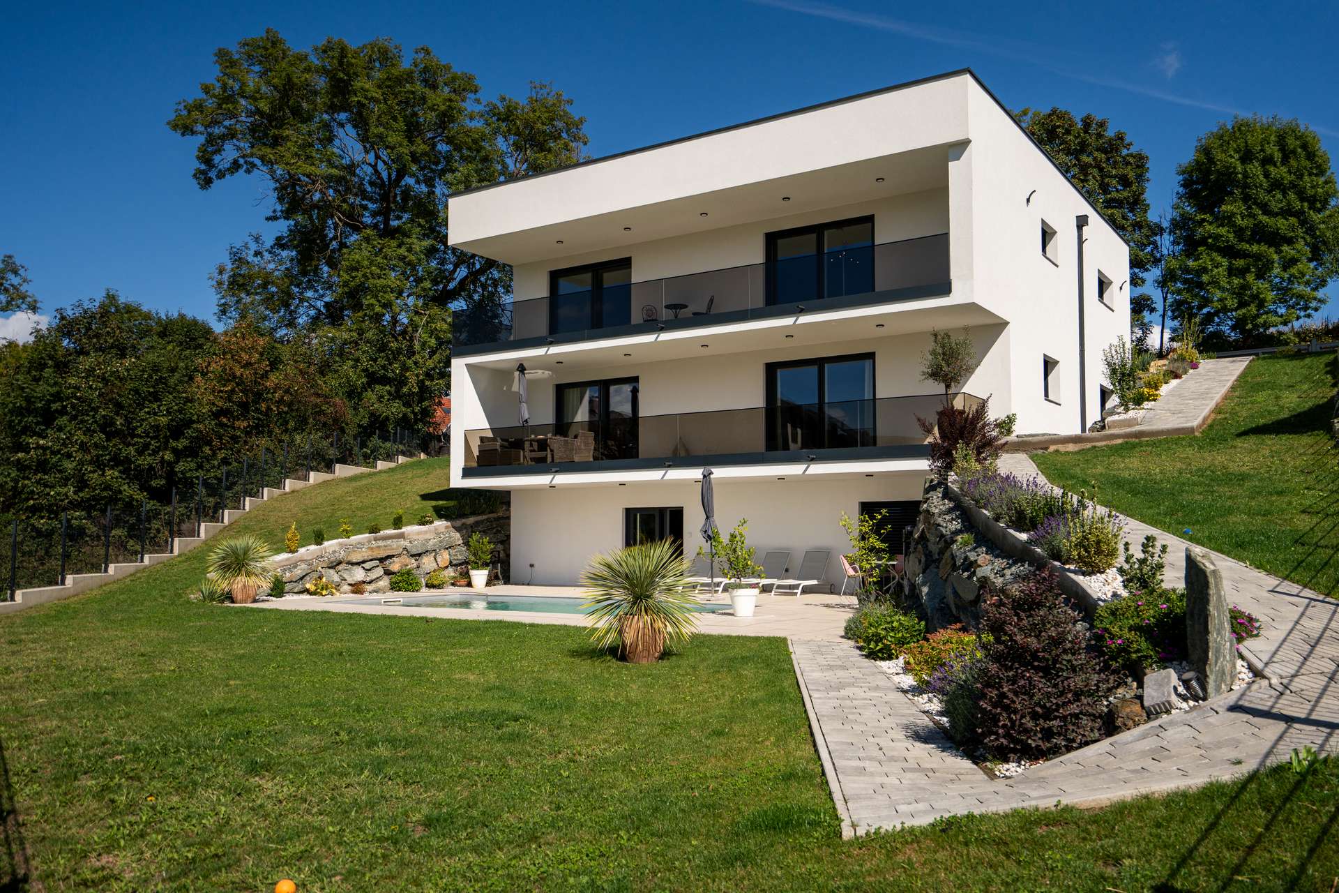 Lifestyle-Wohnhaus mit 2 Wohneinheiten in unmittelbarer Wörthersee-Nähe