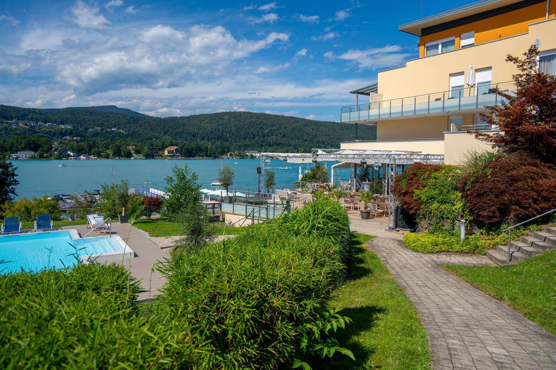 FREIZEITWOHNSITZ! 3-Zi-Gartenwohnung mit Seezugang in Velden am Wörthersee