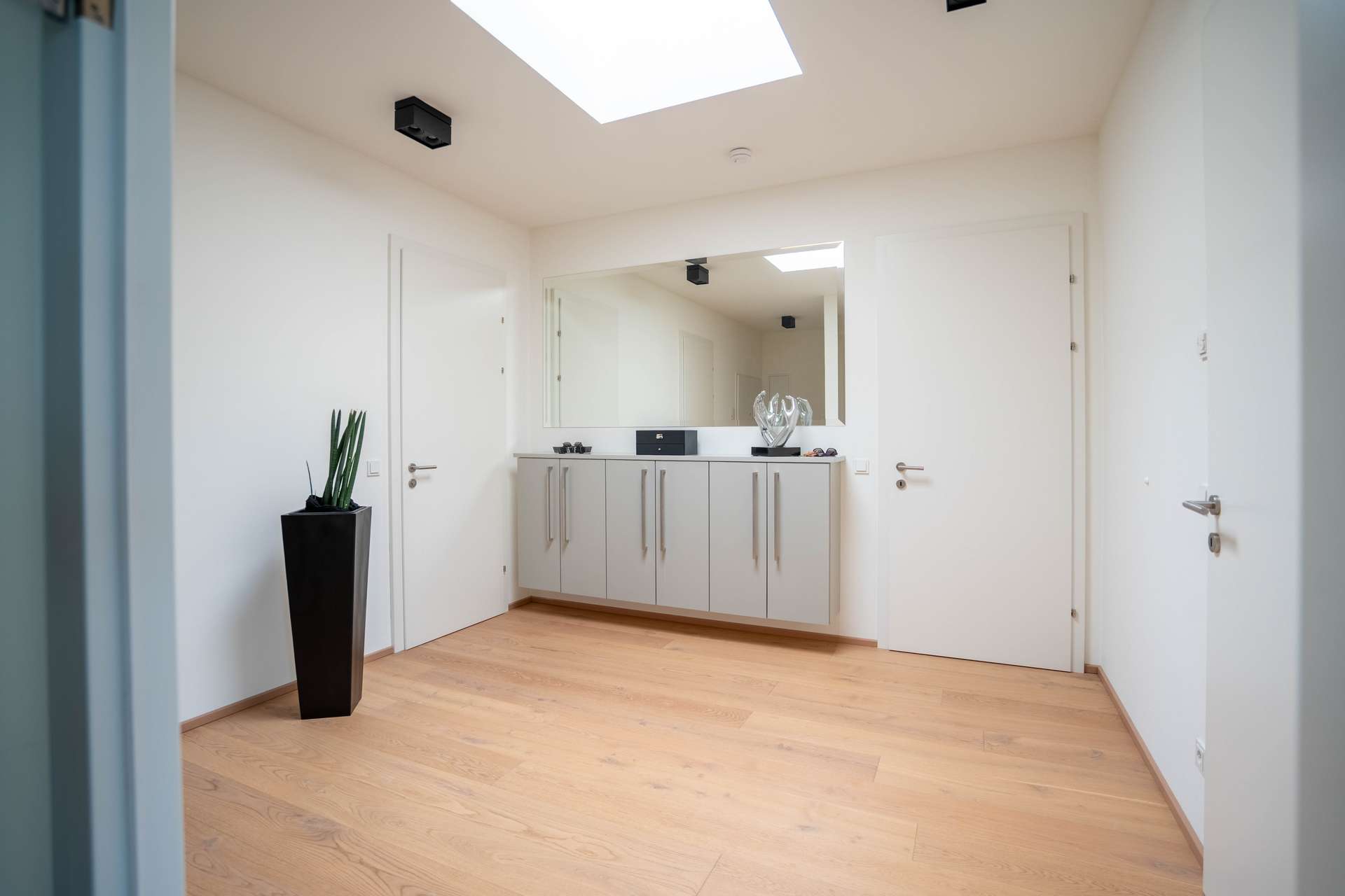 Penthouse-Juwel mit XXL-Dachterrasse und Seeblick — Bild 7