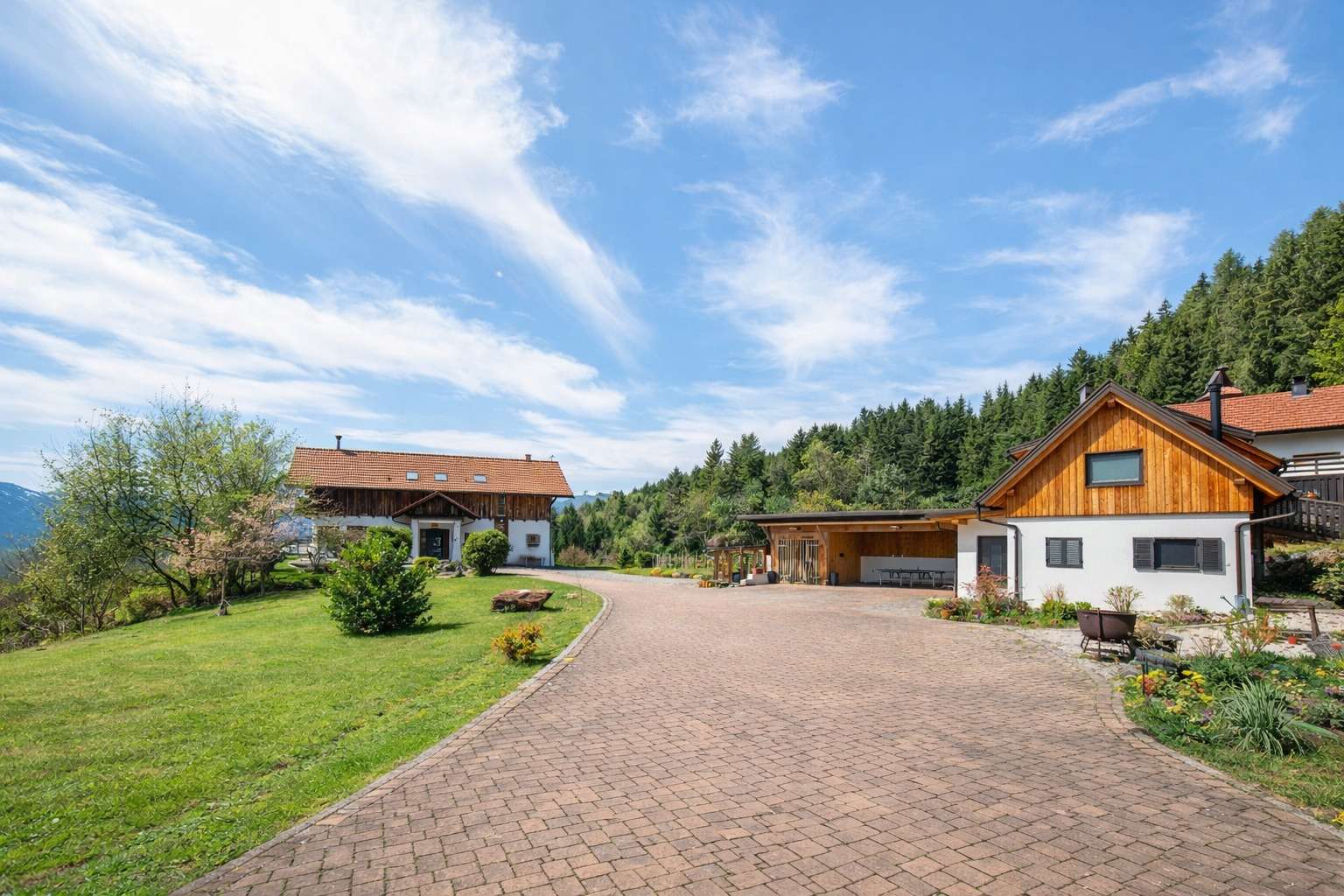 Stilvoller Landsitz mit Gästehaus auf großem Grundstück in idyllischer Wörthersee-Nähe — Bild 3