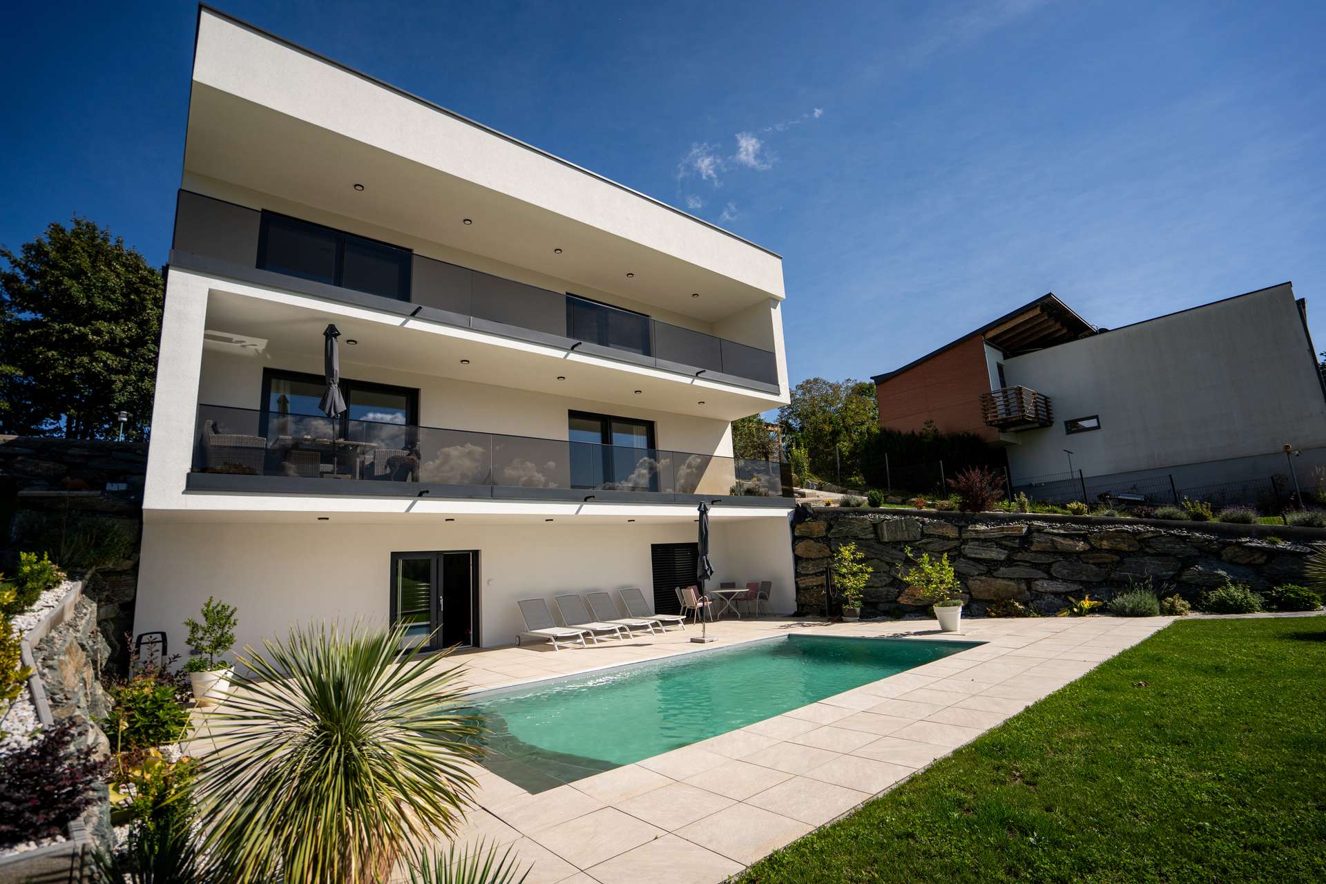 Lifestyle-Wohnhaus mit 2 Wohneinheiten in unmittelbarer Wörthersee-Nähe — Bild 2