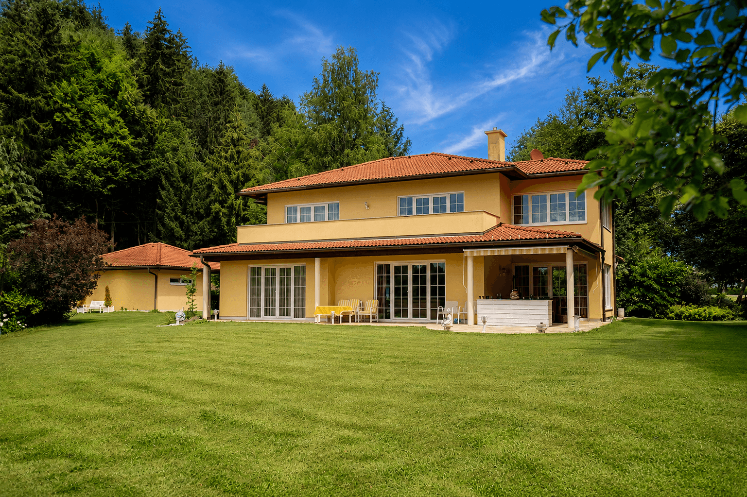 Mediterranes Wohnhaus im toskanischen Stil auf XXL-Grundstück in Schiefling am Wörthersee