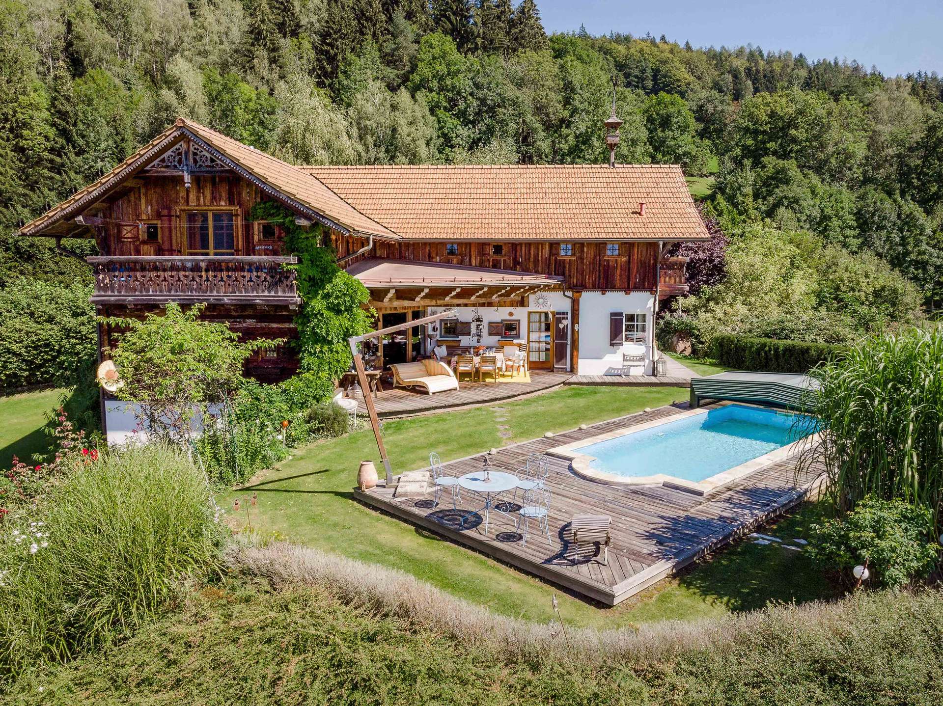 Stilvoller Landsitz mit Gästehaus auf großem Grundstück in idyllischer Wörthersee-Nähe