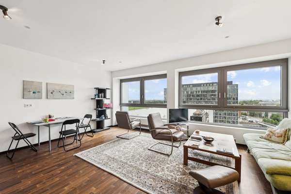 Neuer Preis! Kranhaus-Wohnung mit Rheinblick im 13. OG