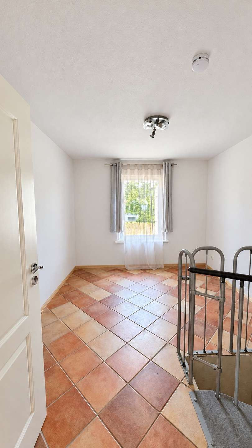 Zimmer 4 Treppe