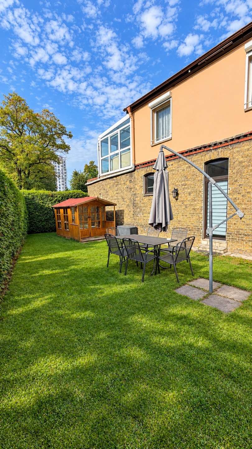 EG Garten Sitzplatz Hausansicht