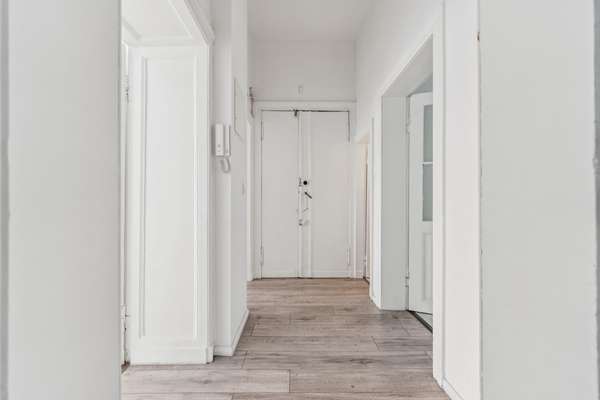 Repräsentative Altbau-Gewerbeeinheit mit umfassender Nutzungsfreiheit in Berlin-Charlottenburg - Thumbnail 12