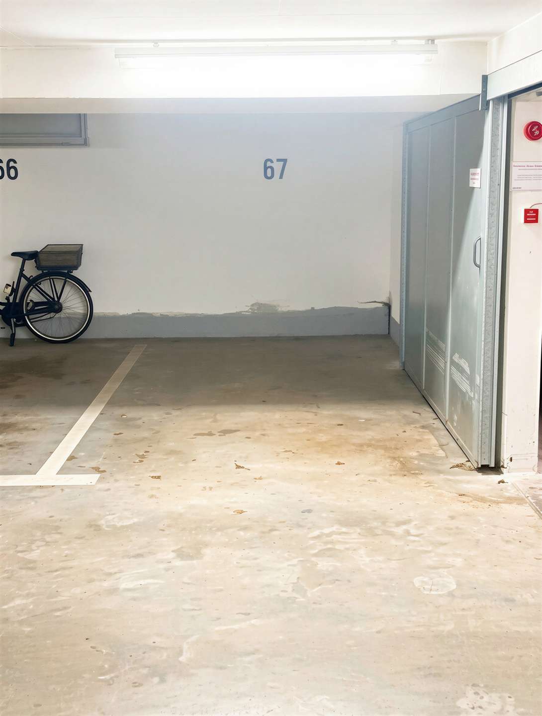 Sicherer Tiefgaragenstellplatz in Tauernallee 34  – Videoüberwacht, gepflegt & sofort verfügbar - Bild 7