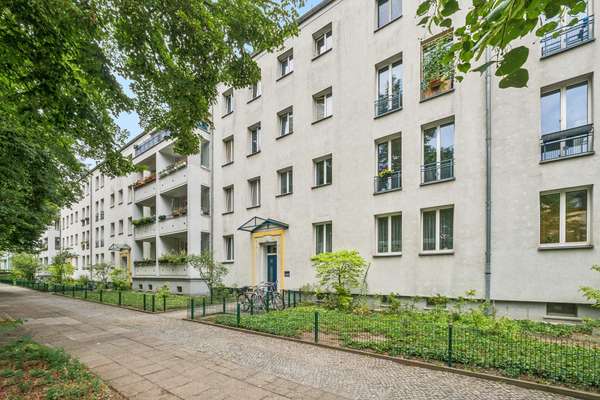Solides Wohninvestment: Zwei vermietete Eigentumswohnungen direkt nebeneinander in Berlin-Adlershof - Thumbnail 2