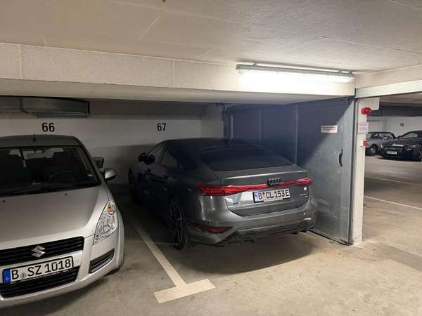 Sicherer Tiefgaragenstellplatz in Tauernallee 34  – Videoüberwacht, gepflegt & sofort verfügbar - Thumbnail 31