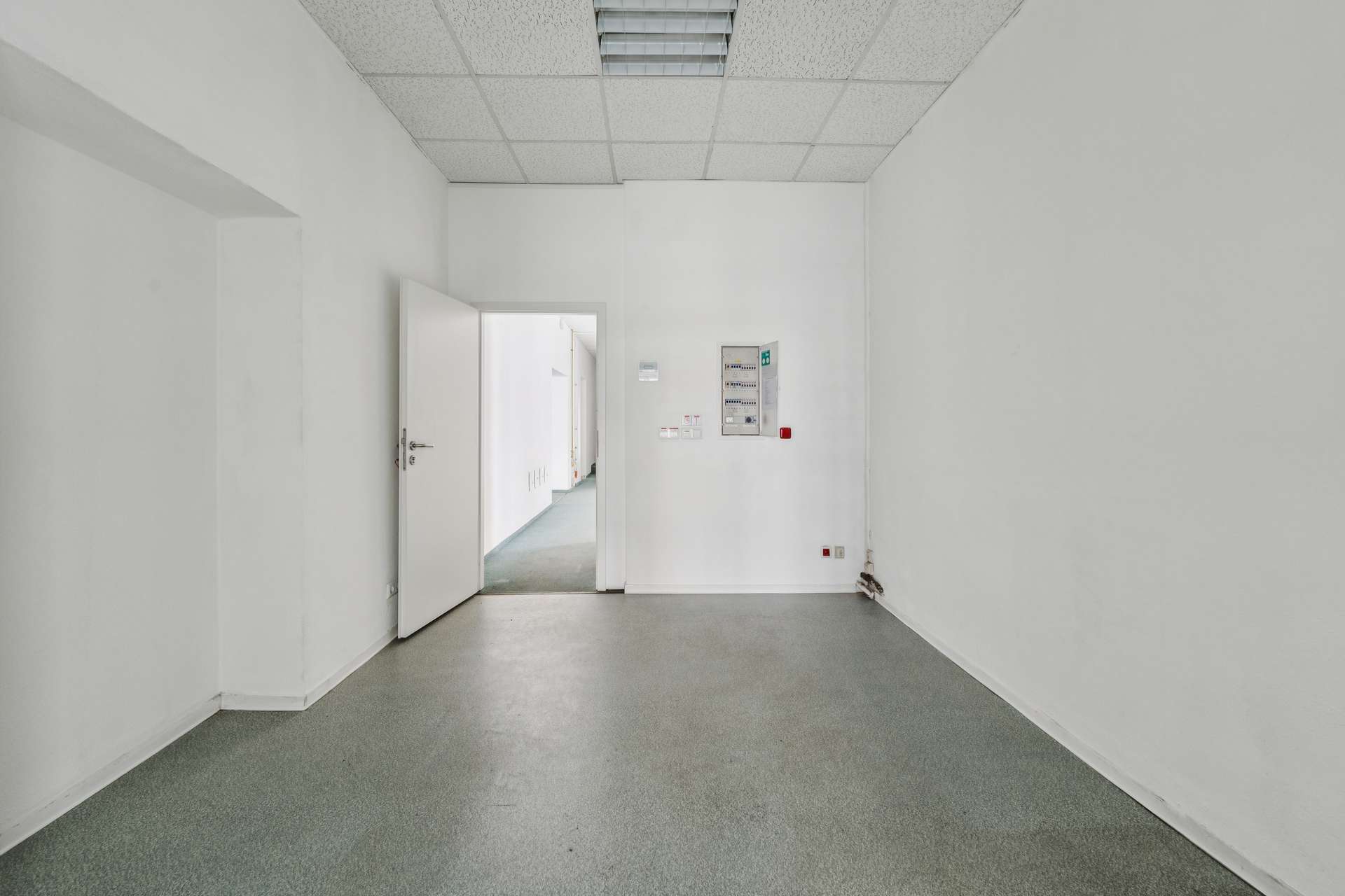216 m² Eckfläche für Praxis, Kanzlei, Büro, Studio, Einzelhandel, Café, Blumenladen, Supermarkt,etc. - Bild 11
