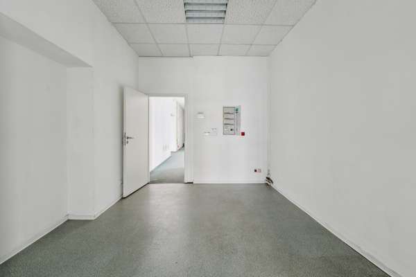 216 m² Eckfläche für Praxis, Kanzlei, Büro, Studio, Einzelhandel, Café, Blumenladen, Supermarkt,etc. - Thumbnail 11