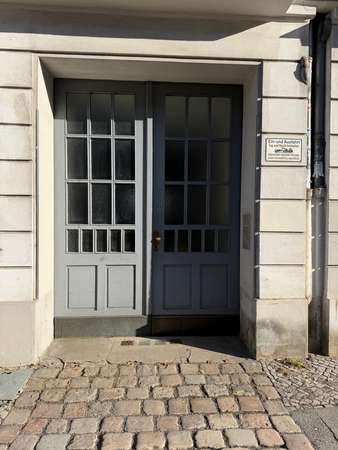 Bezugsfreie möblierte Dachgeschosswohnung mit Terrasse und unverbaubarem Weitblick im Hinterhaus - Thumbnail 24